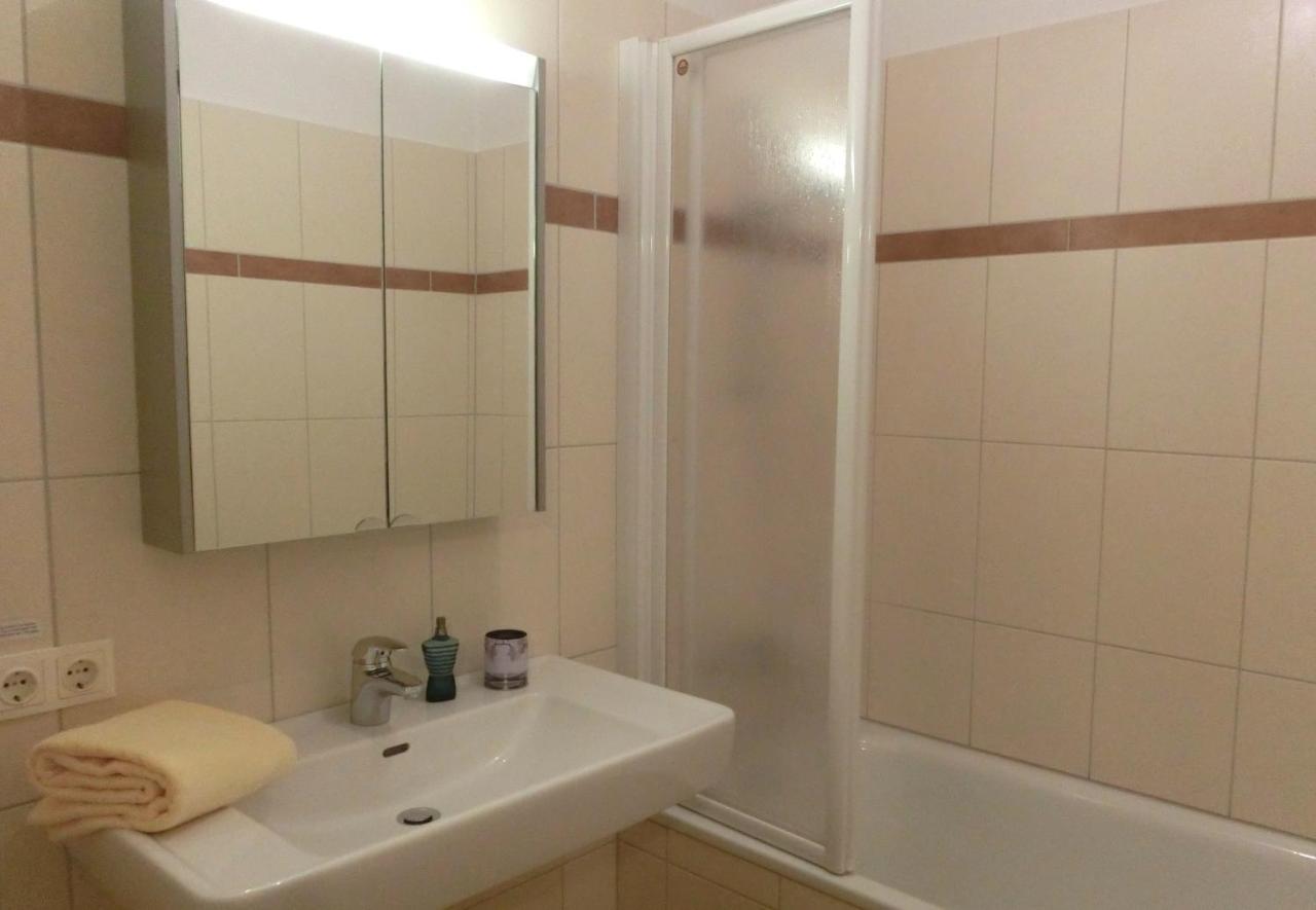 Karl Haus Kmb Seeappartement Am Ossiacher Mit Direktem Seezugang, Hallenbad Apartment Bodensdorf